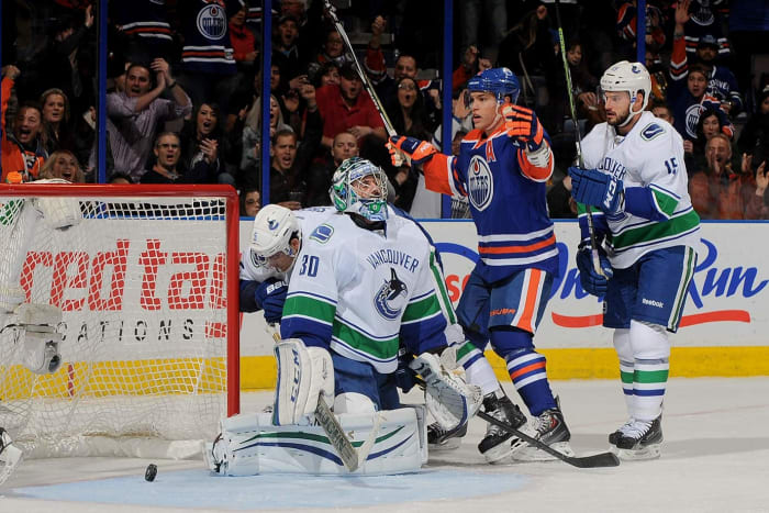 Vancouver-Canucks-Ryan-Miller.jpg